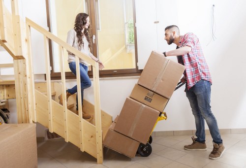 Efficient and safe moving techniques by Manwithvan London