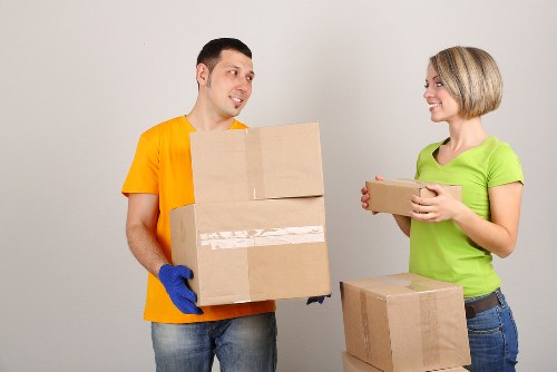 Manwithvan London removalists providing expert packing and unpacking services